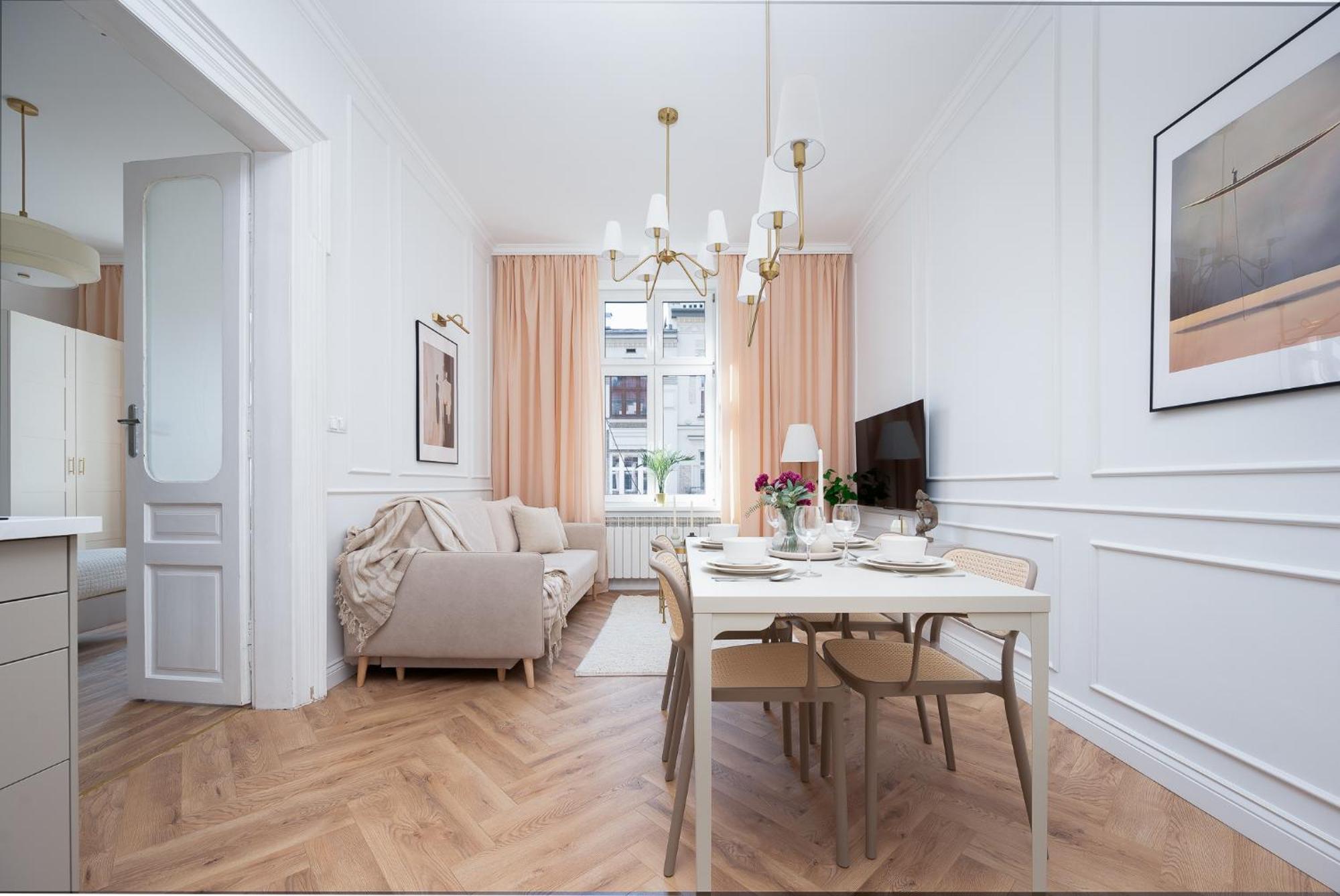 Discover Krakow Apartments - 3 Rakowicka St - Classic Apartments Near Main Station - Netflix, Krakow